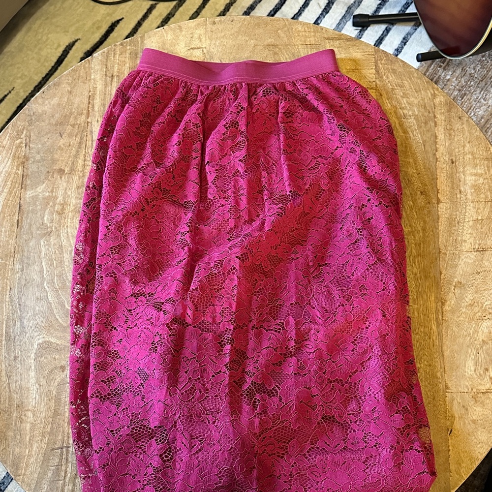 Women's Lace Pencil Skirt - Fuchsia Pink